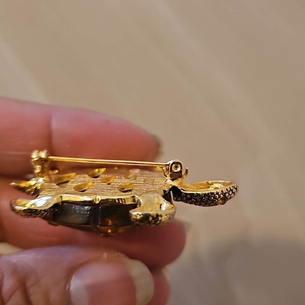 Turtle Brooch - Picture 3 of 3
